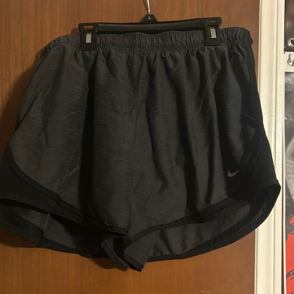 nike tempo women’s running shorts